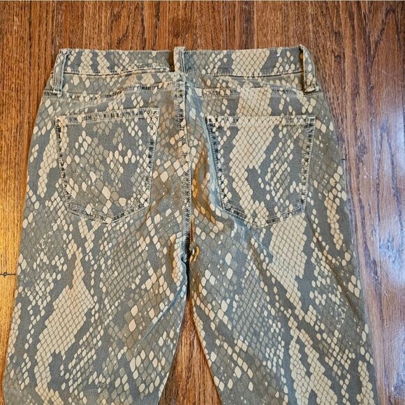 Current/Elliott snake skin looking ankle jeans sz 25 with 27" inseam. Excellent - Picture 3 of 7